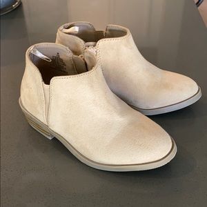 Toddler girl suede boots